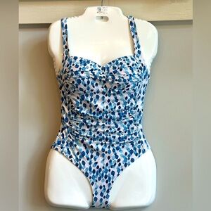 Niptuck Swim one piece ladies swimsuit size 4 Multifit cup